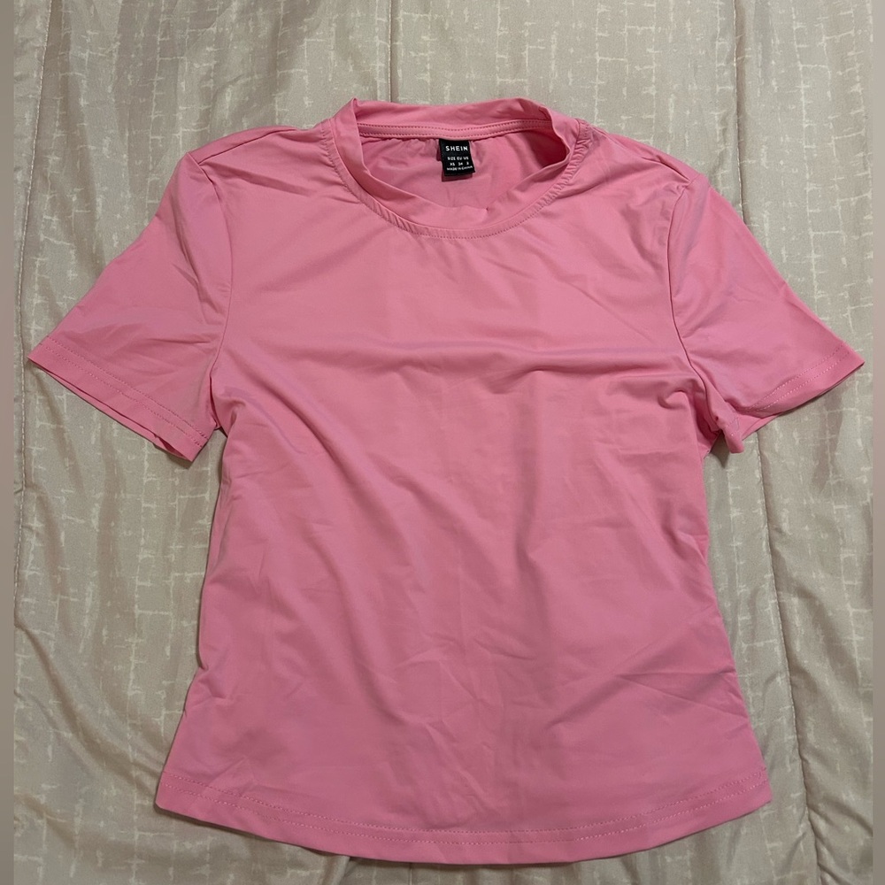 Pink fitted t-shirt